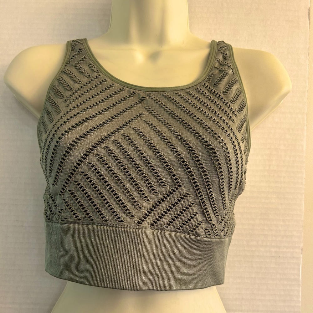 Victoria’s Secret low impact double lined sports bra‎ in sage green. Sz-L. V9